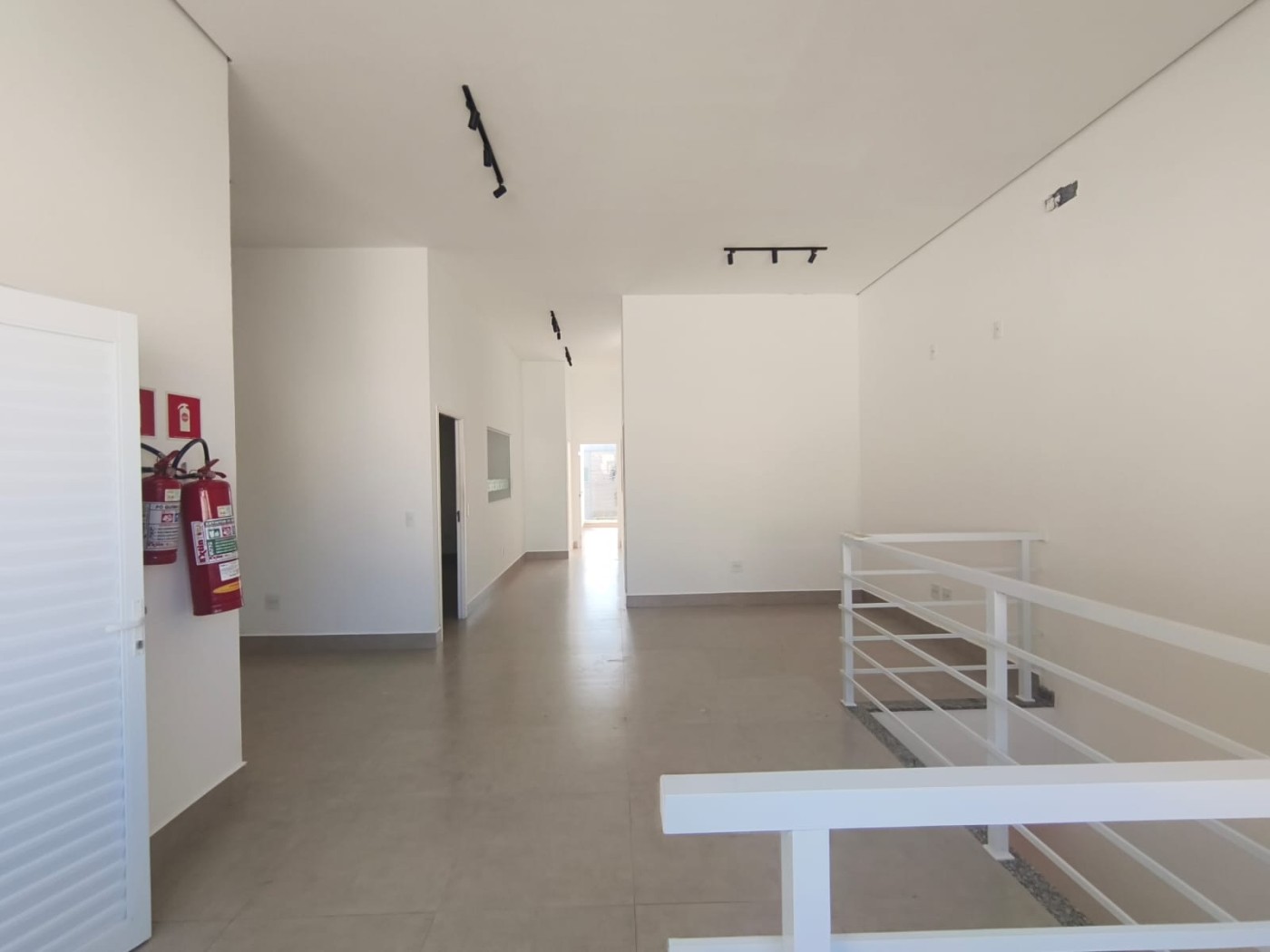 Prédio Inteiro - Foto 1